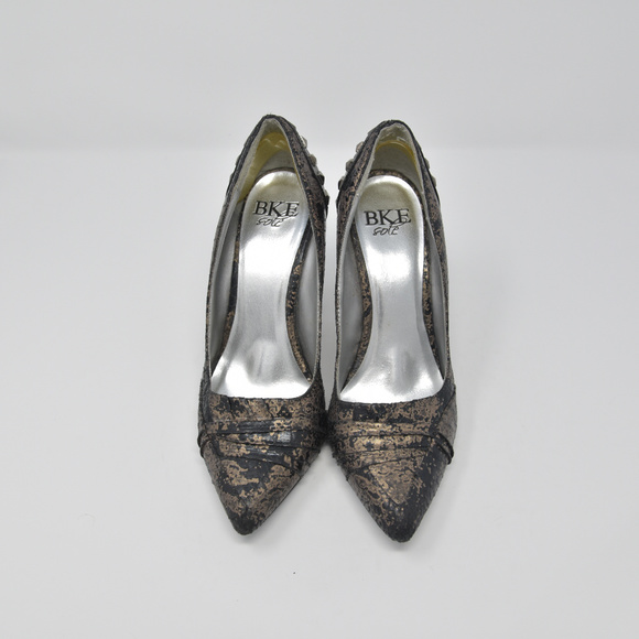 *BKE Sole Sz 7 Pumps Heels Distressed Studs - Picture 4 of 5